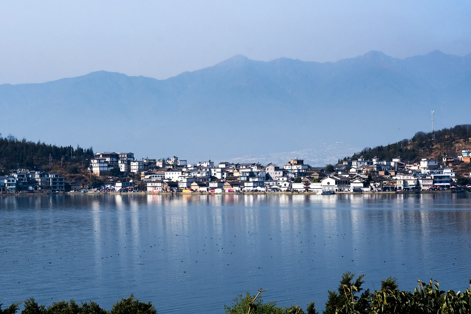 洱海湖畔的白族村落与苍山